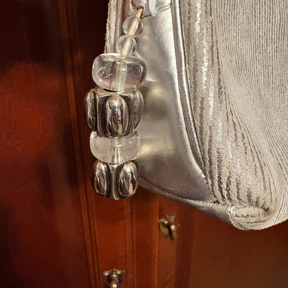 Cache Made in Italy Silver Metallic Leather Crossbody Bag Purse - Picture 3 of 11